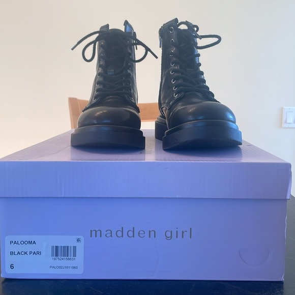 Madden Girl Paloma Bootie - Picture 2 of 8